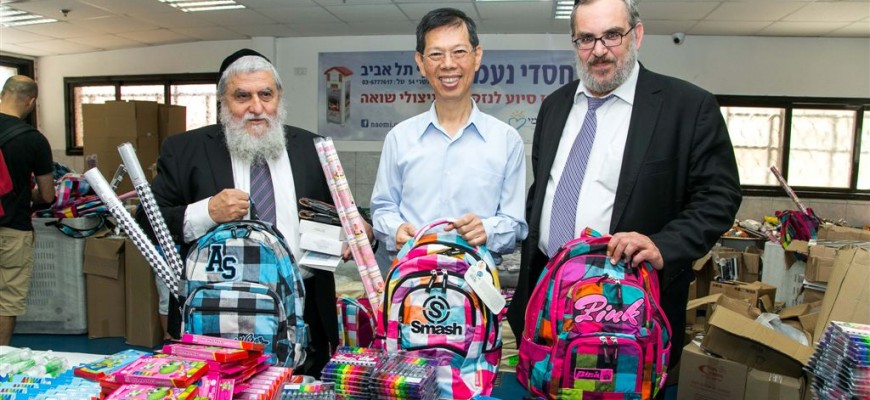 שגריר טיוואן בישראל תרם תרומה נכבדה לחלוקת ילקוטים לקראת פתיחת שנת הלימודים