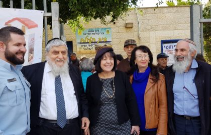 כתבת וידאו: שוטרי משטרת ישראל נרתמו למבצע החורף של ‘חסדי נעמי’ וסייעו לחלוקת אמצעי חימום לקשישים